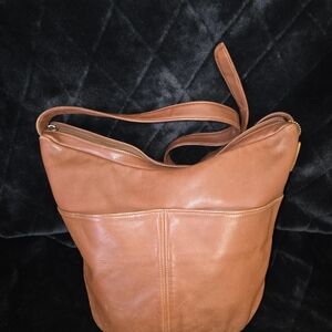 Chic Tan Leather Shoulder Bag